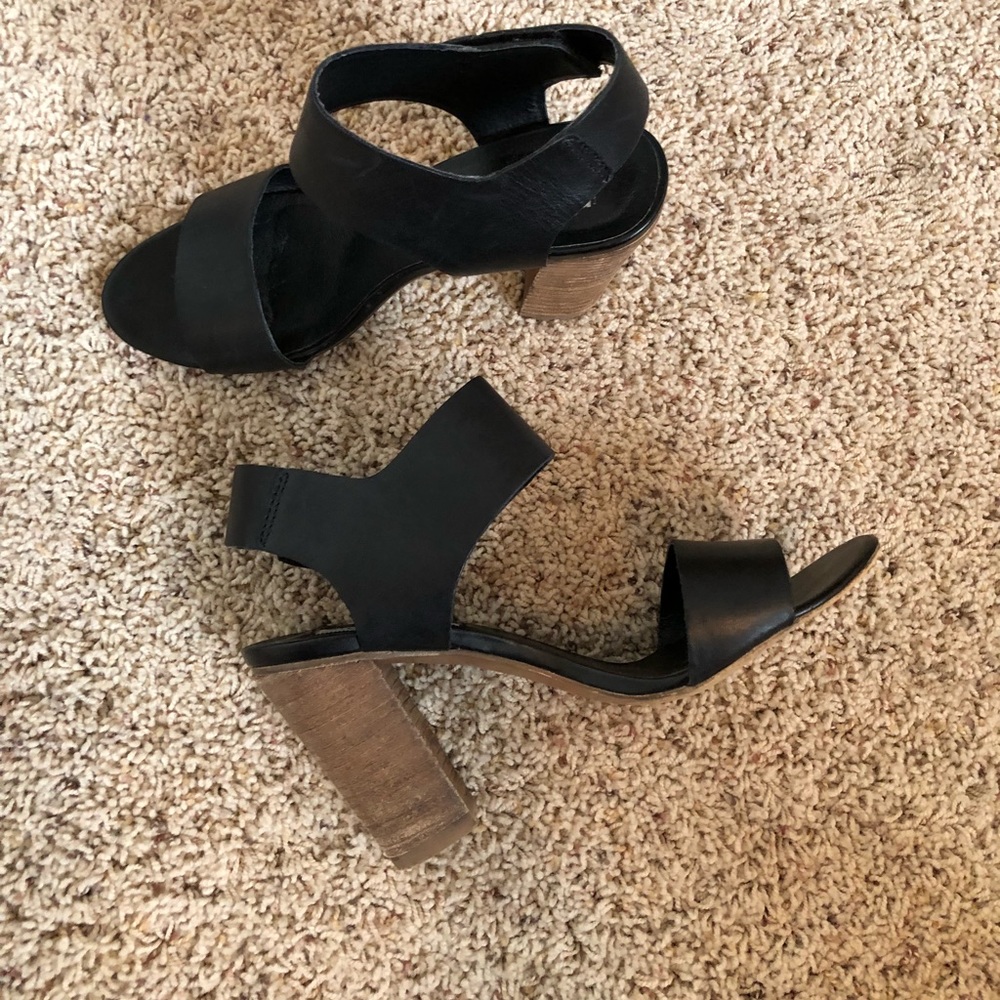 Steve Madden / Black leather high heel sandal